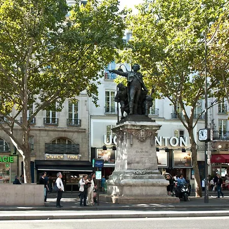 Place Pantheon パリ