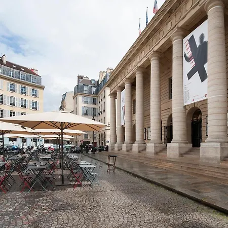 アパート Place Pantheon パリ