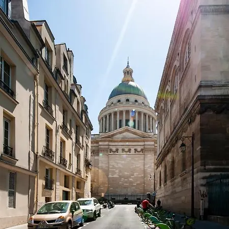 Апартаменты Place Pantheon *