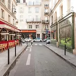 Place Pantheon شقة