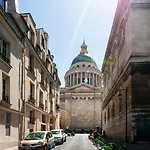 شقة Place Pantheon *