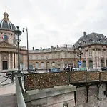 شقة Place Pantheon *